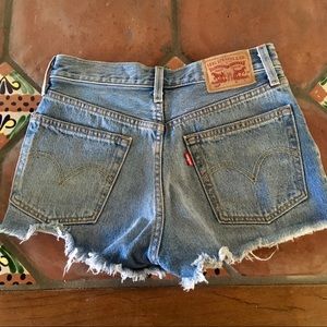 Levi’s classic cut offs button fly jean shorts